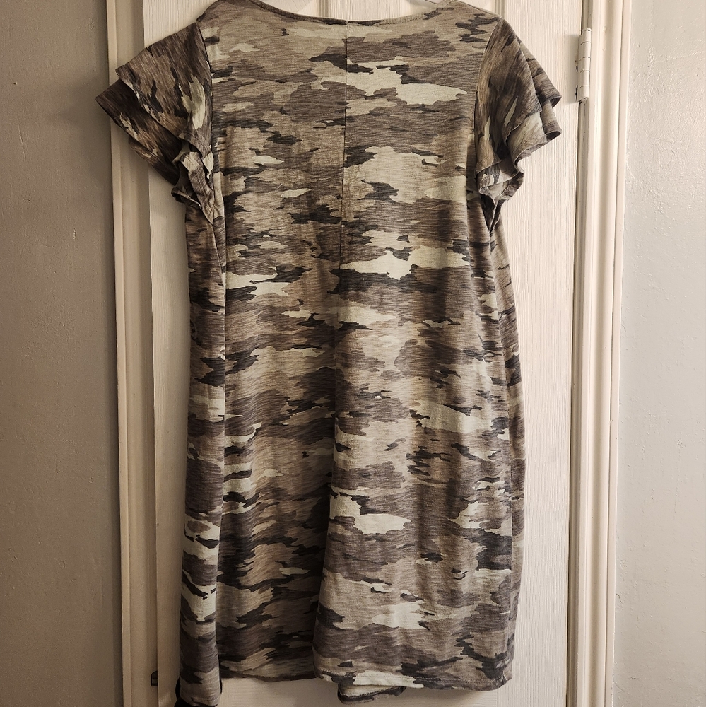 Isabel Maternity Tier Flutter Short Sleeve Gray Camouflage Knit Dress Large